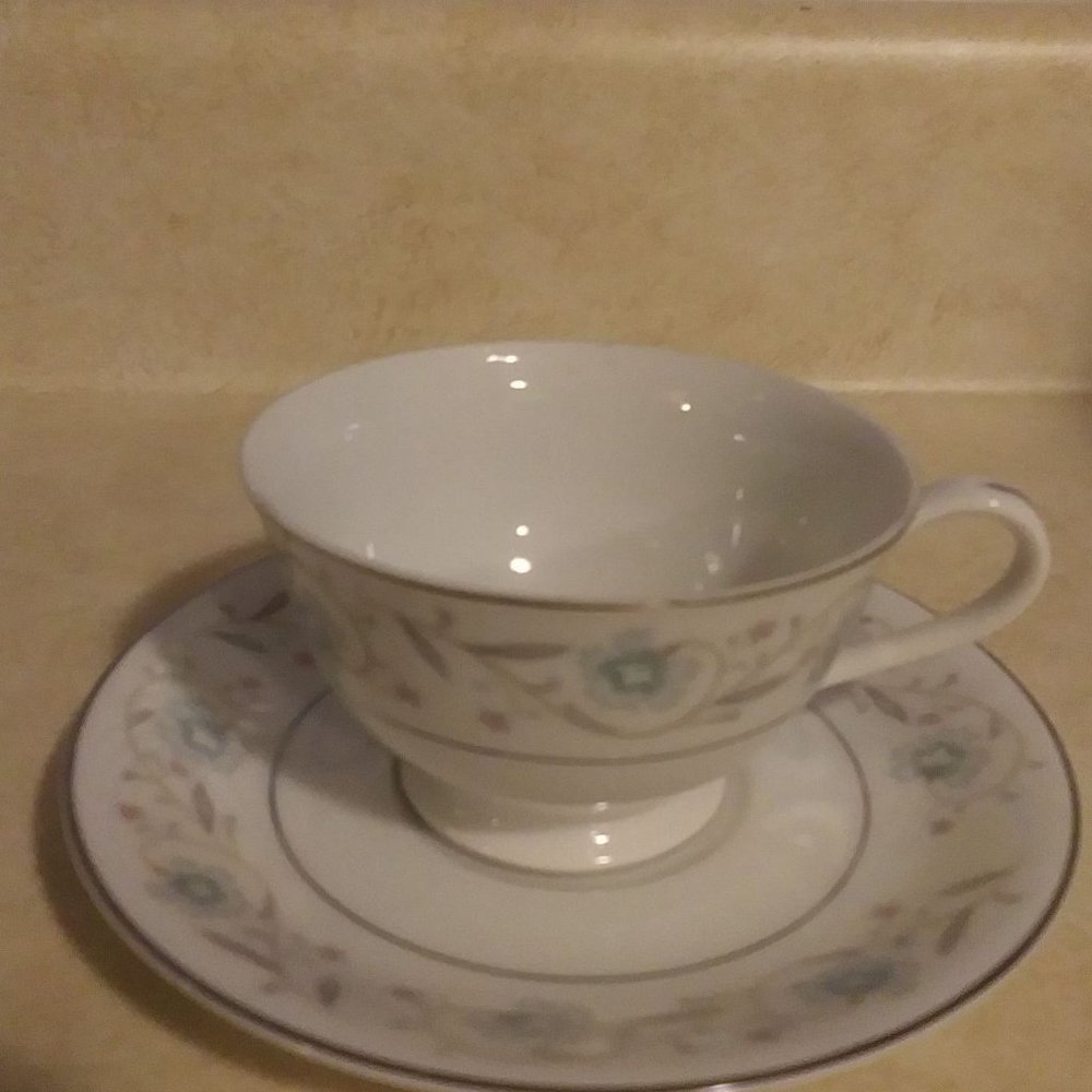 English Garden pattern teacup and saucer fine china